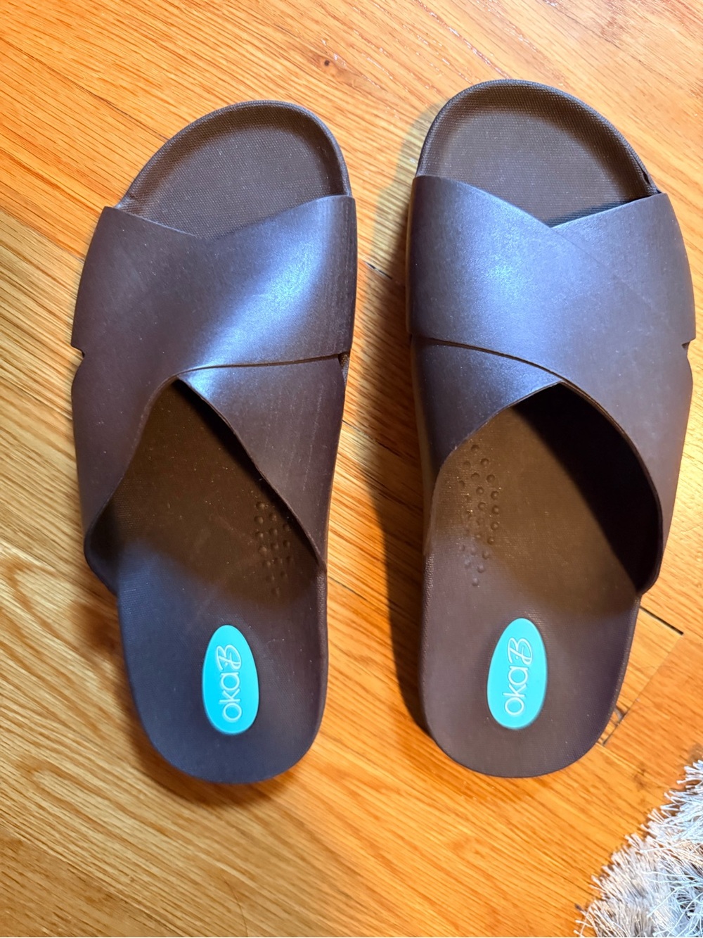 OKA b. Women’s Brown Cross-Band Slide Sandals